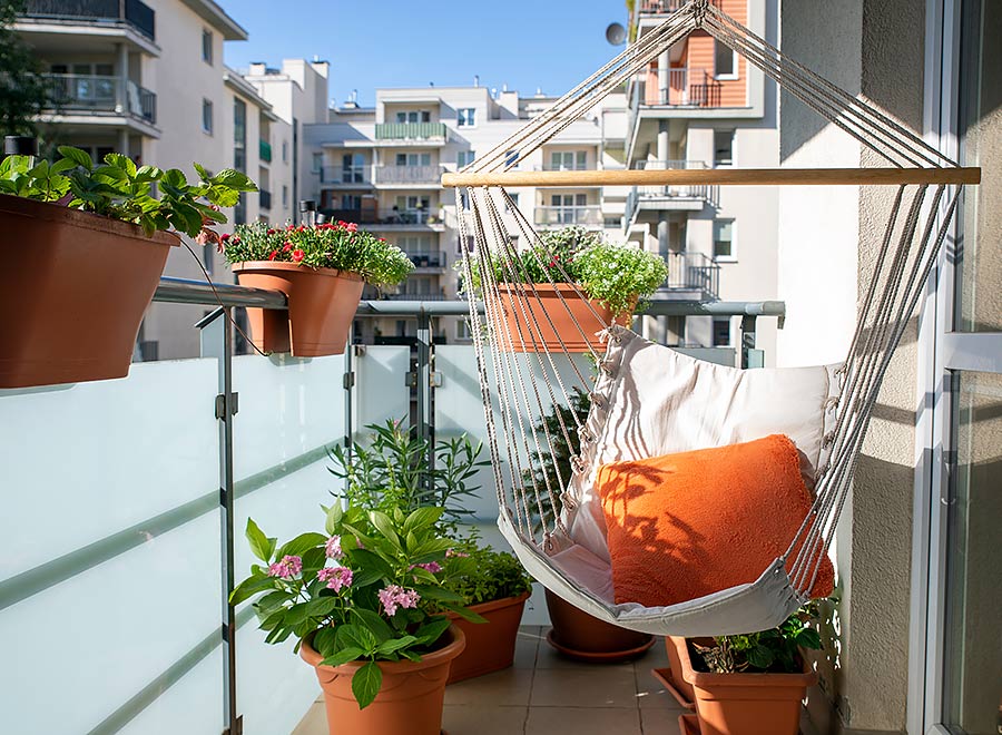 Jak urządzić balkon? – dodatkowa przestrzeń w Twoim domu i mieszkaniu