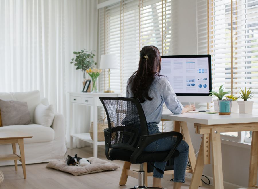 Home office – jak stworzyć w mieszkaniu funkcjonalną przestrzeń do pracy zdalnej?