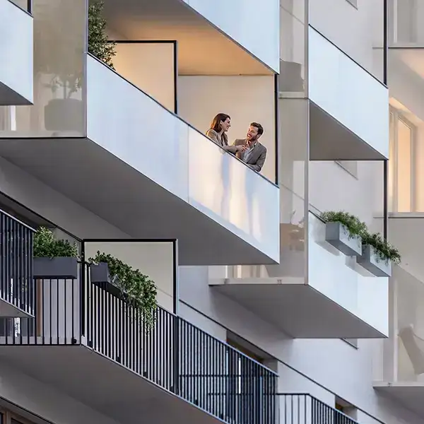 <strong>Balkon lub loggia</strong> do mieszkań na piętrach&nbsp;